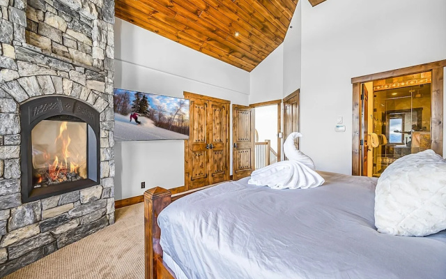 Inuksuk Lodge 4800 sq ft of Excellence