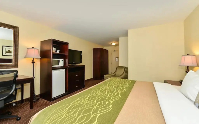 Econo Lodge & Suites