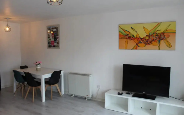 Modern Apartment-Comfortable And Central