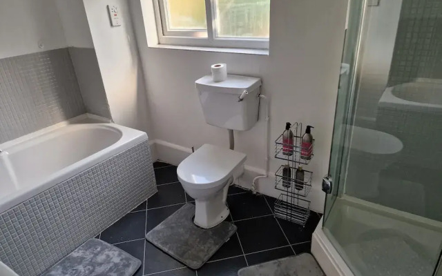 Lovely 4-bed House in Nottingham- Mapperly Park