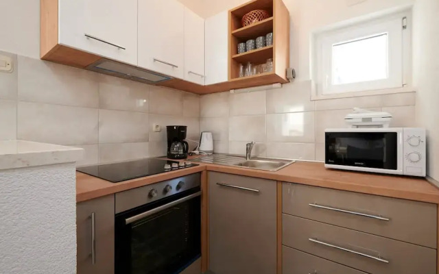 Cozy Downtown Trogir Apartment With Balcony
