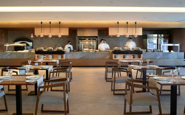 The Ixian Grand & All Suites Hotel
