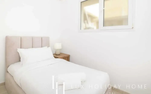 LUX The Meadows 5 Bed Villa