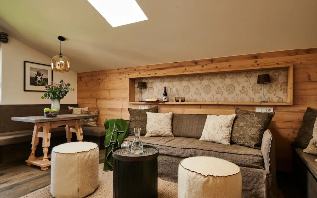 Serviced Luxury Chalet Evi