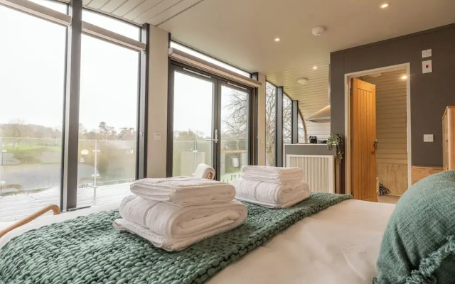 Sustainable Pod on Old Chalford Farm