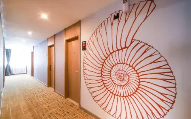Shell Hotel (Jingjiang Taihe Wuyue Plaza Bus Station)
