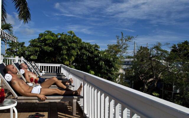 Alexander's Guesthouse - Adults Only