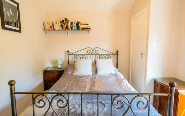 Windsor Apartment with Parking