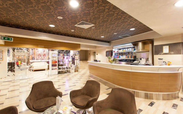 Metropolis Hotel