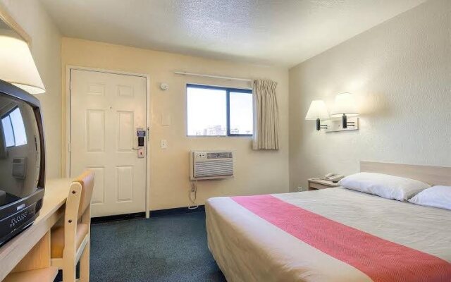 Motel 6 Anaheim Stadium - Orange