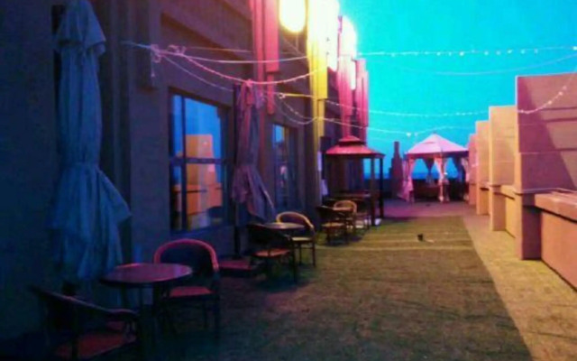 Xinwei Business Hotel