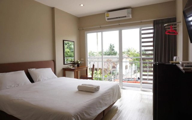 Chompu Nakarin Apartment