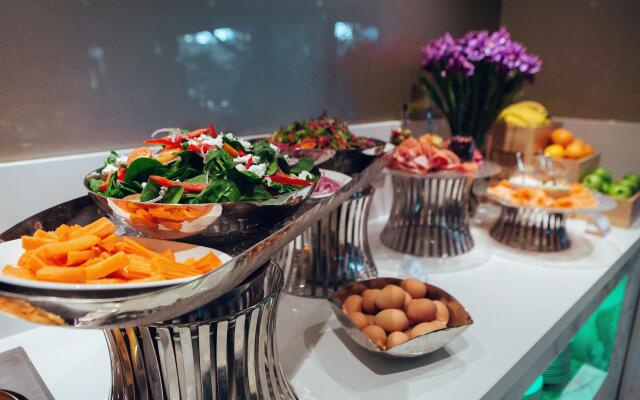 Holiday Inn Warwick Farm by IHG