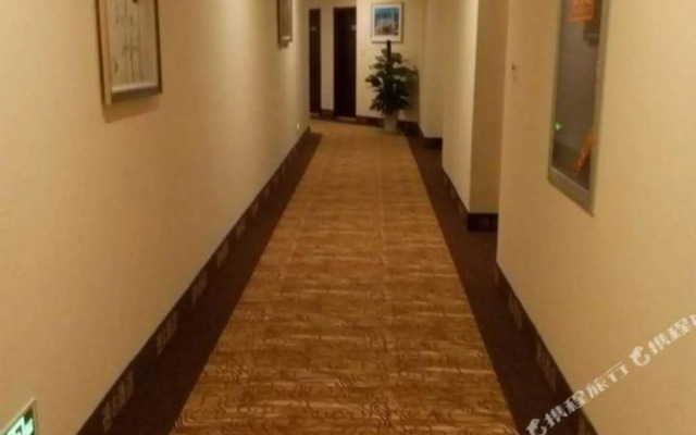 Super 8 Hotel (Penglai Penglaige Dengzhou Road)