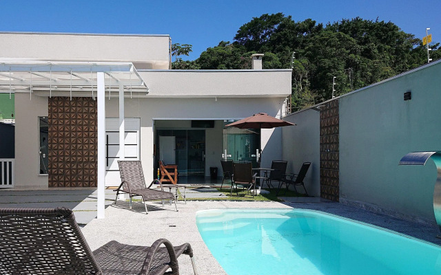 Linda Casa com Piscina Churrasqueira, Wifi em Massaguaçu Caraguatatuba/SP