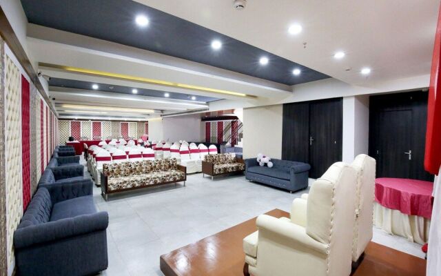 OYO 7100 Hotel Crossroads