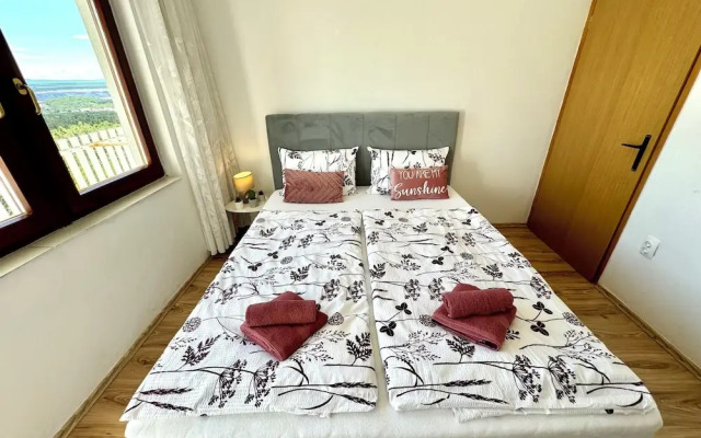 Apartment Lora 2