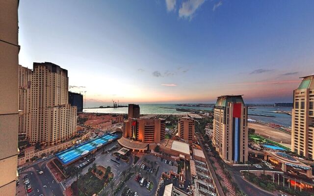 One Perfect Stay Royal Oceanic- One Bedroom Apartment