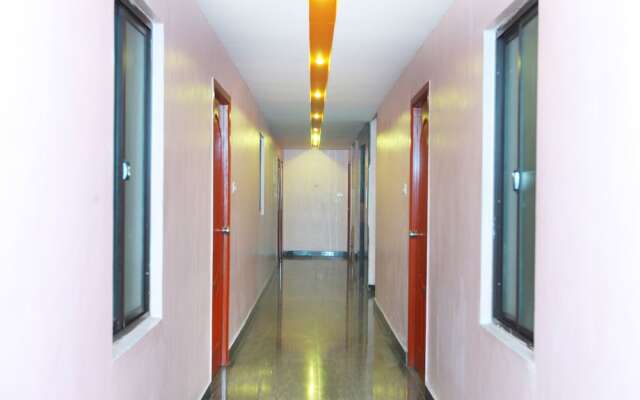 OYO 10459 Gnana Srm Residency