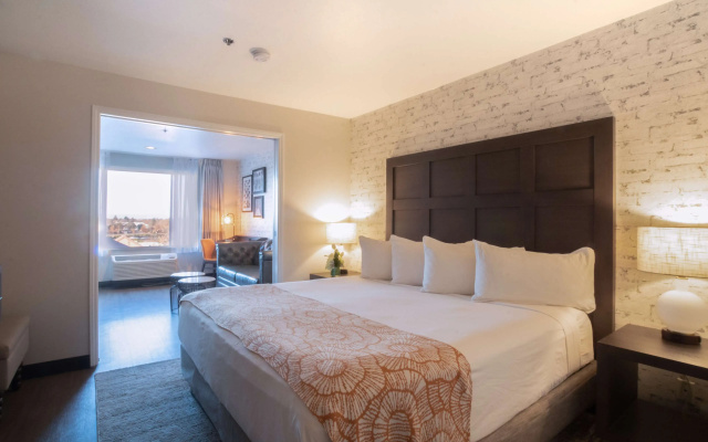 Oxford Suites Chico