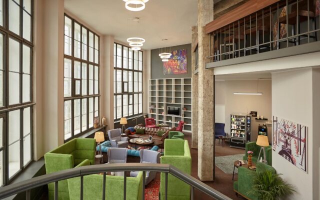 Molotoff Capsule Hotel