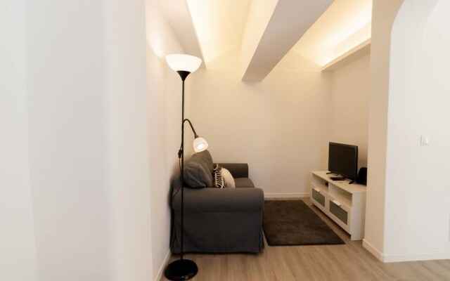 Spacious Basement in Alameda With Lovely Terrace!