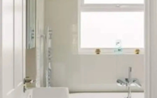 Tudor House Kingston Luxury 5 bed Villa