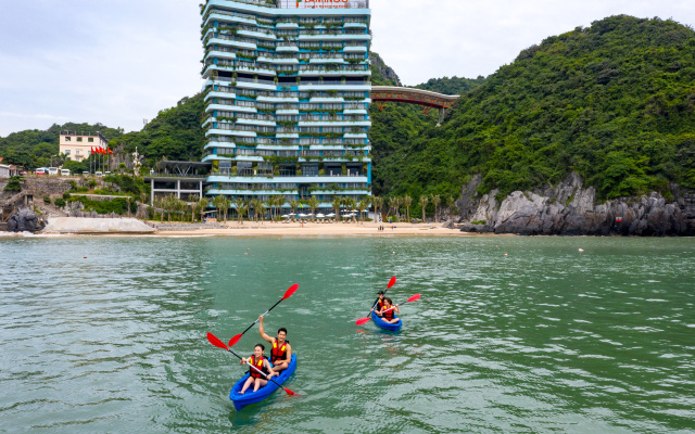 Flamingo Premium Cat Ba Beach Resort Hotel – People – Haiphong