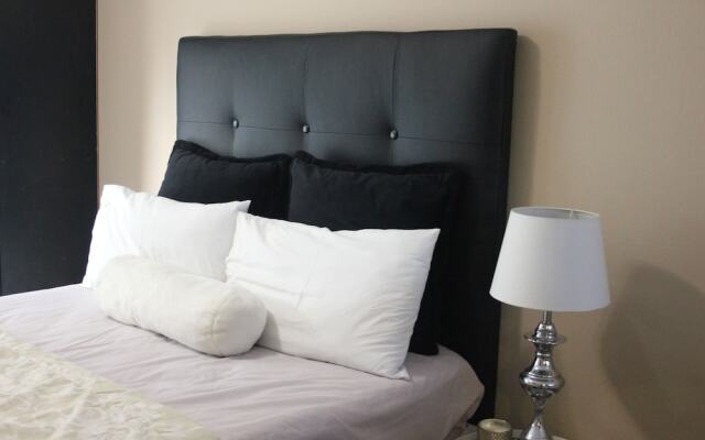 Chic & Serene 1-Bed Haven in Roodepoort
