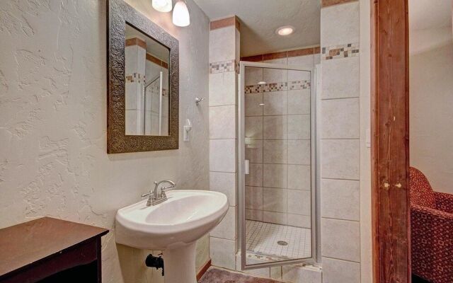 Quandary View Lodge by RedAwning