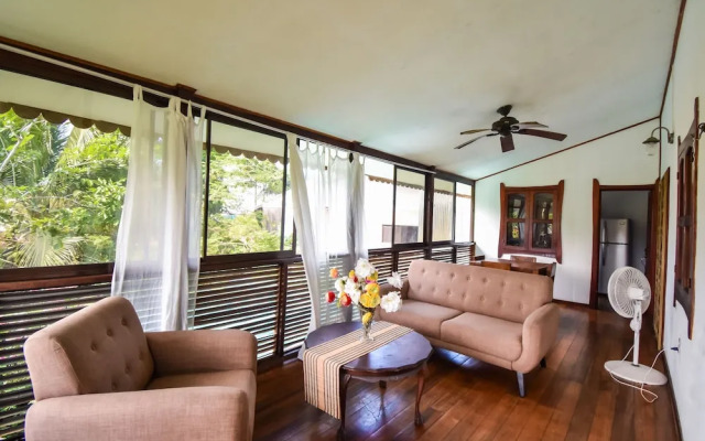 Jacaranda Hotel & Jungle Garden
