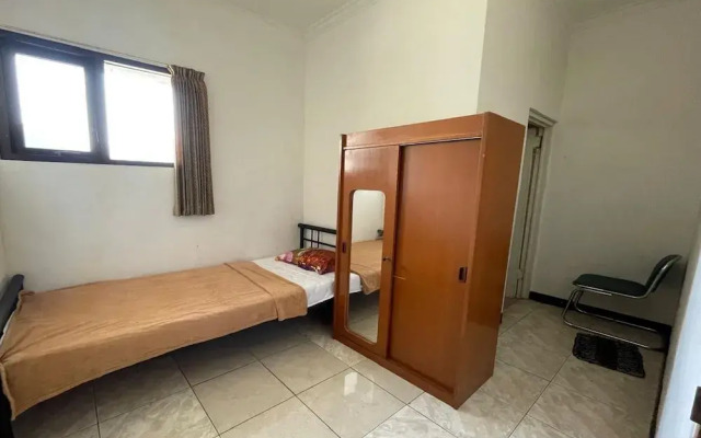OYO 94325 Cibogo Guesthouse