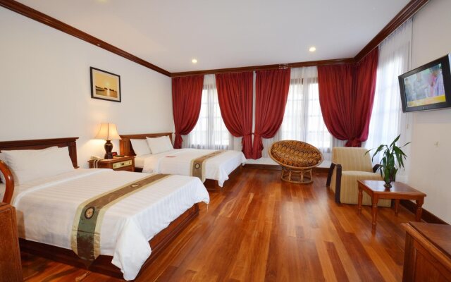The Suite By Royal Crown Hotel