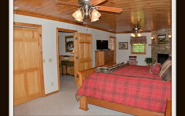 The Ranch Cabin on 6 Secluded Acres in the Great Smoky Mountains by RedAwning