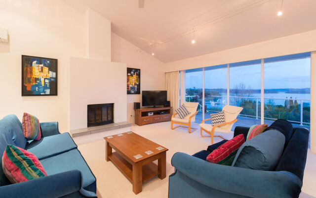 Russell View Apartments