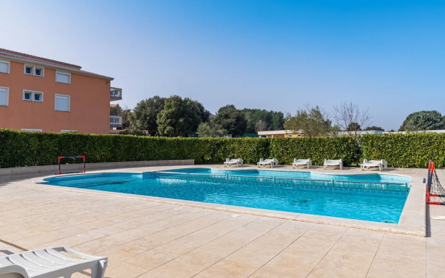 Pool Apartment Suzi 4