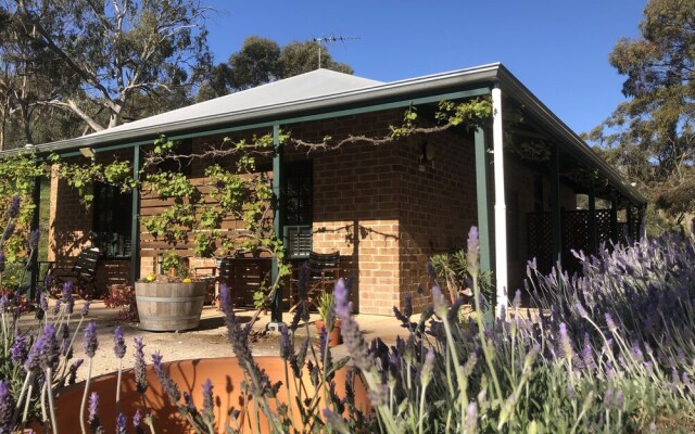 Battunga Cottages