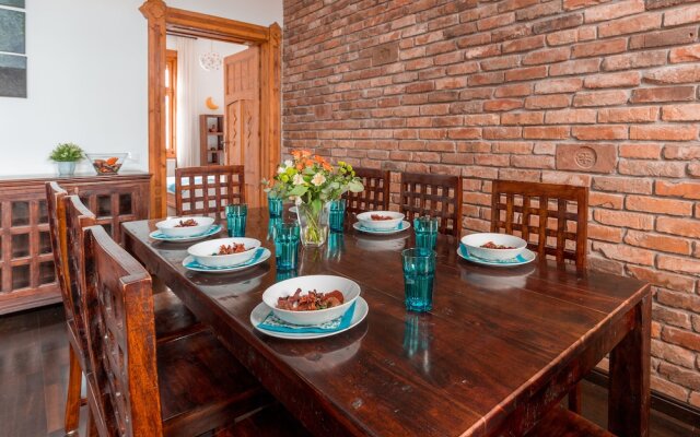 Supercentral Spacious Apartment
