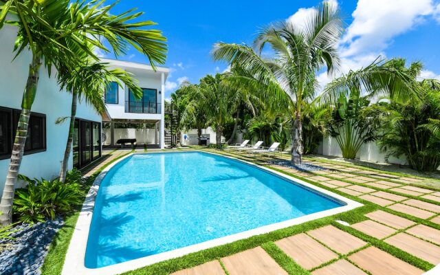 Lido Key Retreat by SKLRP