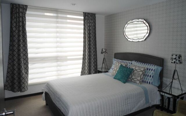 PLAZA FOCH Area - APARTMENTS with Balcony