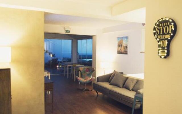 Art 4 You Cascais Hostel & Suites