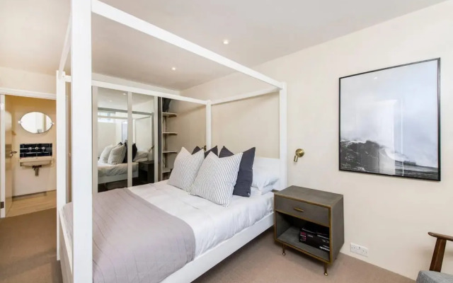 Divine 3-bed Mews House Battersea