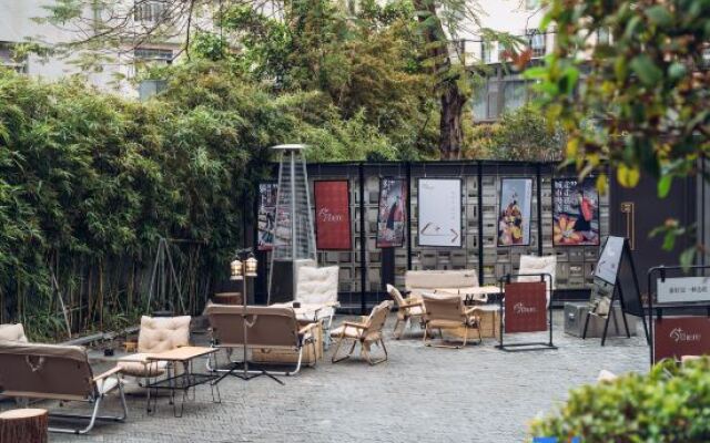 Live there (Shenzhen Longgang University Sports Center)