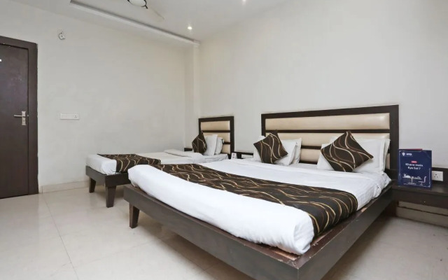 FabExpress Mezbaan Regency by OYO Rooms