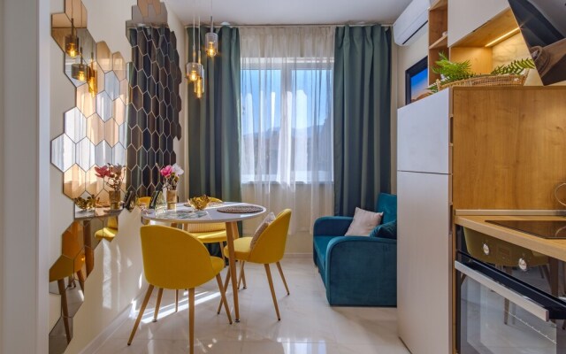 FM Deluxe 2-BDR Apartment - Springtime