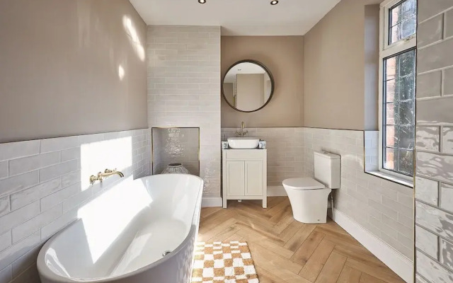 Host Stay Louvaine House