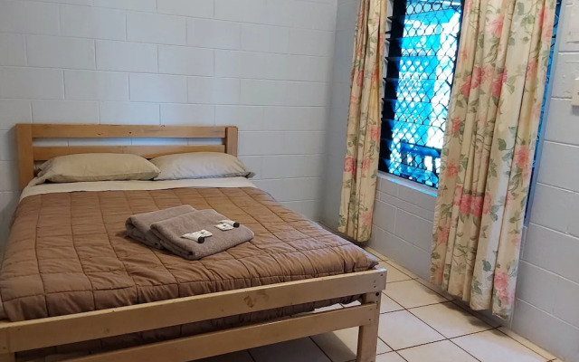 Cooktown Motel and Pams Place Hostel