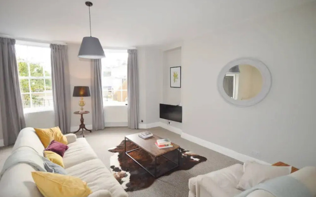 Stylish 3 Bedroom Maisonette Near City Centre