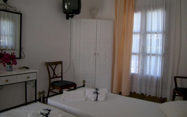 Hotel Roussos Beach