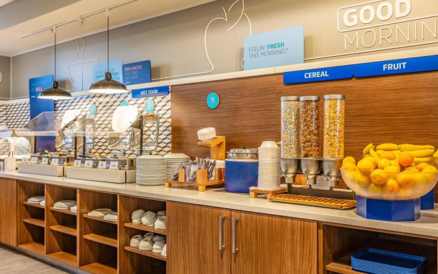 Holiday Inn Express & Suites Panama City Beach - Beachfront by IHG
